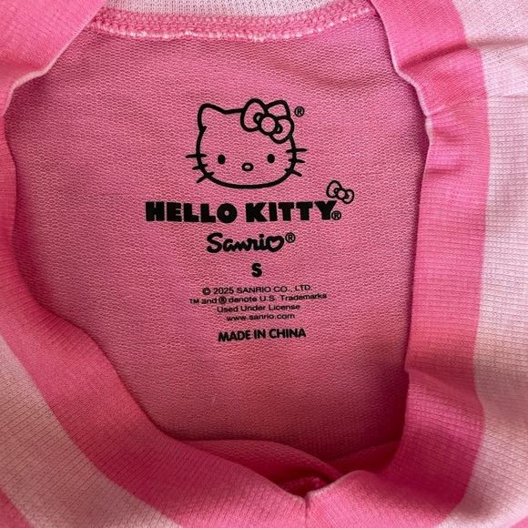 NWT•Sanrio Hello Kitty Fall Theme Pajama Set. Small (pit to pit 20.5 in) - Picture 7 of 13